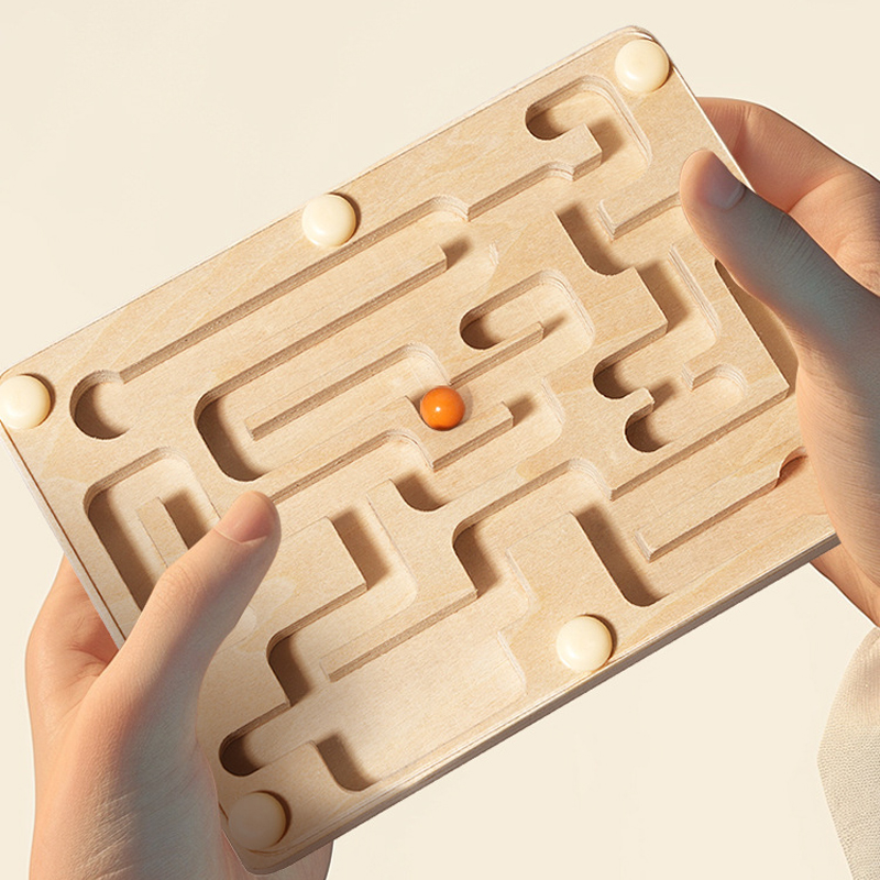 Mały drewniany labirynt z kora – Board Game Qwirkle recenzja i cena